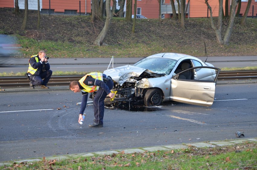 VU PKW Baum Koeln Muelheim Pfaelzischer Ring P087.JPG